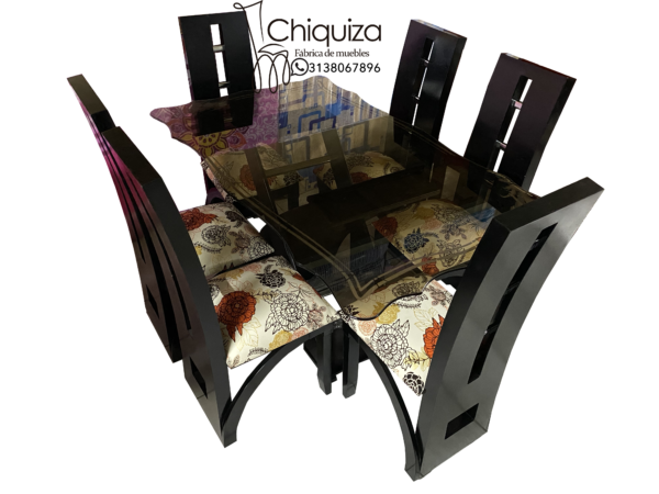 Comedor deco con tubos en el centro