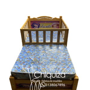 Cama cuna lineal decorada